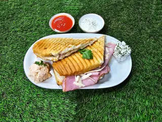 Knapp! TOST PEČENICA