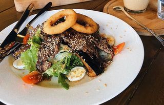 Теплый салат с телятиной