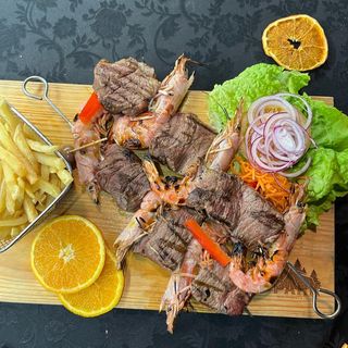 Meia Dose Espetada Terra e Mar