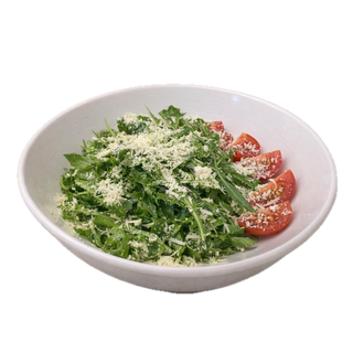 სალათი რუკოლით ჩერი პომიდვრით და პარმეზანით