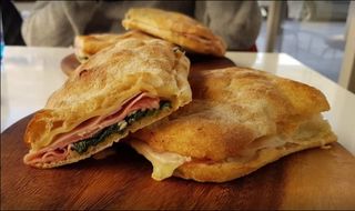 Trancio grande farcito con formaggio e prosciutto cotto