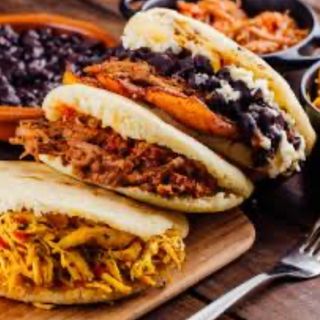 Arepas de carne mechada
