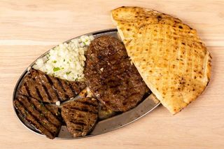 1/2 pljeskavice i 1/2 teleća jetra