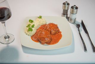 Chiftelute marinate cu piure de cartofi