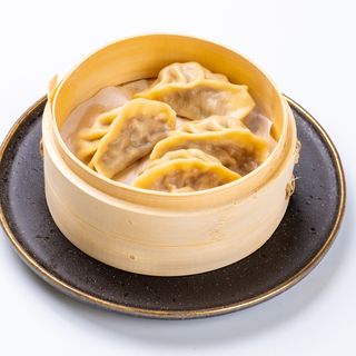 015. Ravioli di carne al vapore