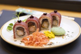 Uramaki maguro roll
