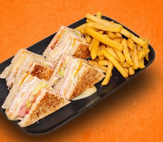 Sándwich Club House Con Patatas