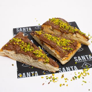 Pizza alla Nutella con pistacchi