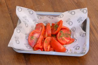 Салата от два домата