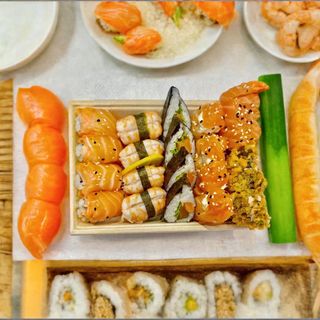 36 - Sushi misto + sashimi (26 peças)