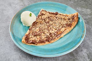 Креп з нутелою та горіхами (160г)