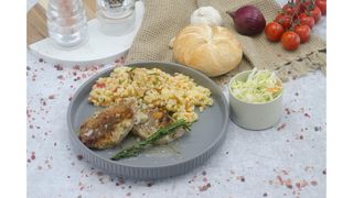 Cotlet de porc cu usturoi si rozmarin,cus cus cu legume,salata de varza alba,chifla