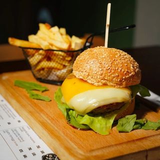 Triple cheese burger