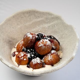 Papanasi cu dulceata de afine