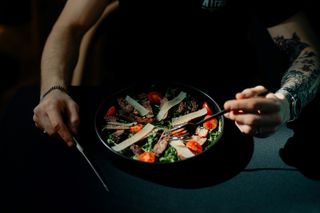 Antricot de vita cu rucola si parmesan