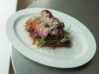 Круасан ростбіф (250г)