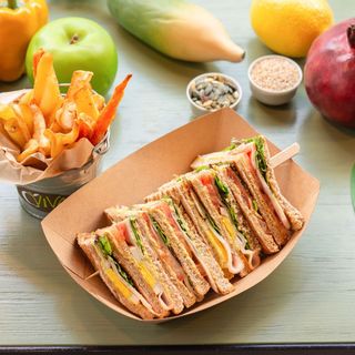 Club “Tacchino & Tonnata” con patate al forno e salsa mayo senza uova