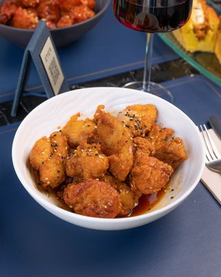 Combo Korean Fried Chicken Y 2 Mini Brioche De Rabo De Toro
