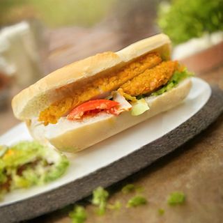 Sandwich Poulet Crispy (Servi avec frites)