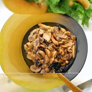 61а. Три вида месо с бамбук и китайски гъби (800г)