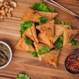 Chicken & cranberry samosa