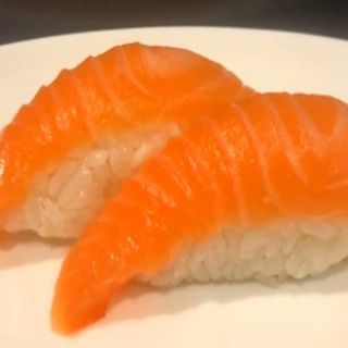 211. Sushi De Salmón (8 Uds.)