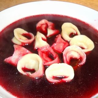 Barszcz czerwony z uszkami,kapusta i grzyby