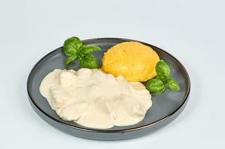 Pui cu smântână și mămăligă