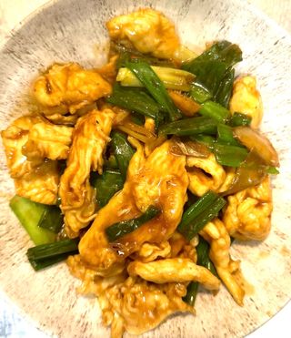 Pollo saltato con cipollotto e zenzero 