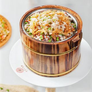 Arroz En Cubo De Madera