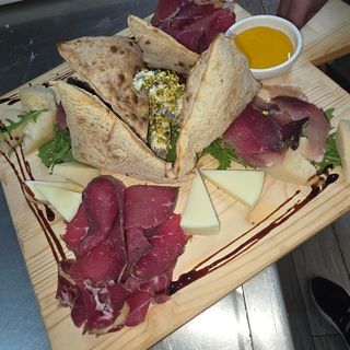 Tagliere di salumi e formaggi