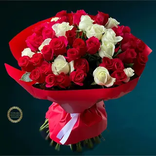 Buchet 45 Trandafiri Rosii si Albi