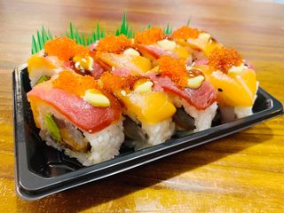 Uramaki dragón especial (8 uds.)
