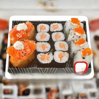 35. rolo de salmão c/ maki de gambas com ovo