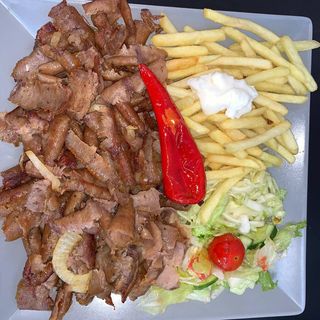 Kebab na Talerzu Kraftową Wołowiną 