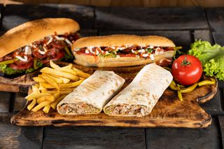 მექსიკური ჰოთ-დოგი მდნარი ყველით ლავაშით