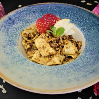 Clatite (Tagliatelle) cu nuci si scortisoara