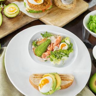 Авокадо тост з лососем (220г)