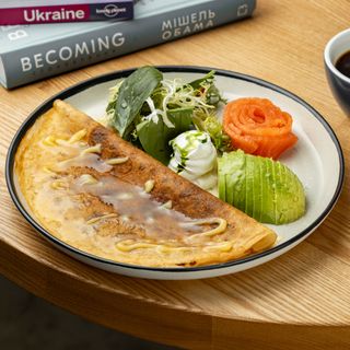 Млинці з лососем, авокадо та сиром лабне (270 г)