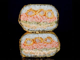 Sushi burger z krewetkami w tempurze