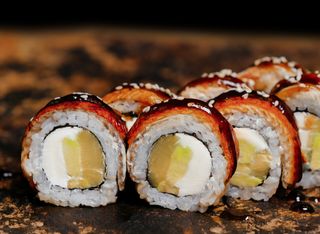 Рол Каліфорнія зі слабосоленим лососем lite (230г)