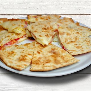 Quesadilla Cinco Quesos