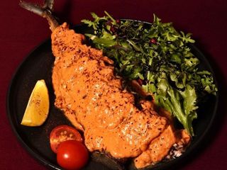 Скумбрія в томатному соусі