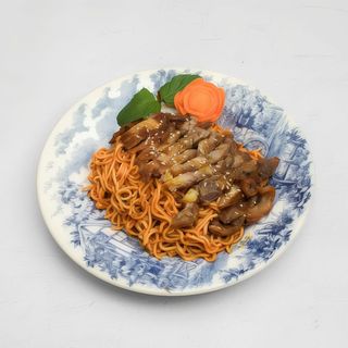 Tallarines Acompañados De Pato Sabor Teriyaki