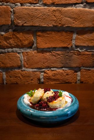 Сирники з маскарпоне та вишневим компоте (220г)