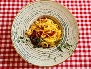 Fettucini e gamberi e pomodoro secchi