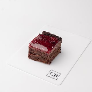 Шоколадный с малиной