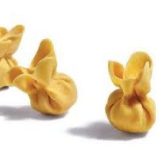 Saquitos De Gorgonzola Y Pera A La Crema De Nueces