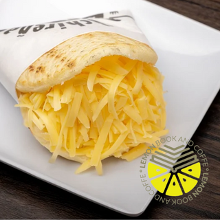 Arepa Con Queso amarillo rallado