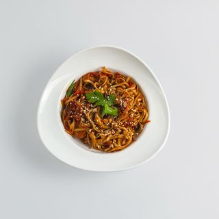 Локшина удон з каджунською куркою та овочами